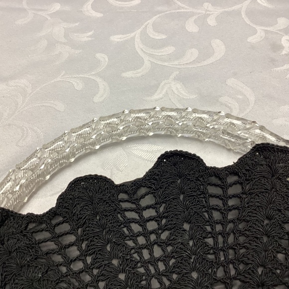 CROCHET BAG CLUTCH WITH LUCITE HANDLES. FABULOUS🖤🖤🖤🖤🖤 - Picture 4 of 14